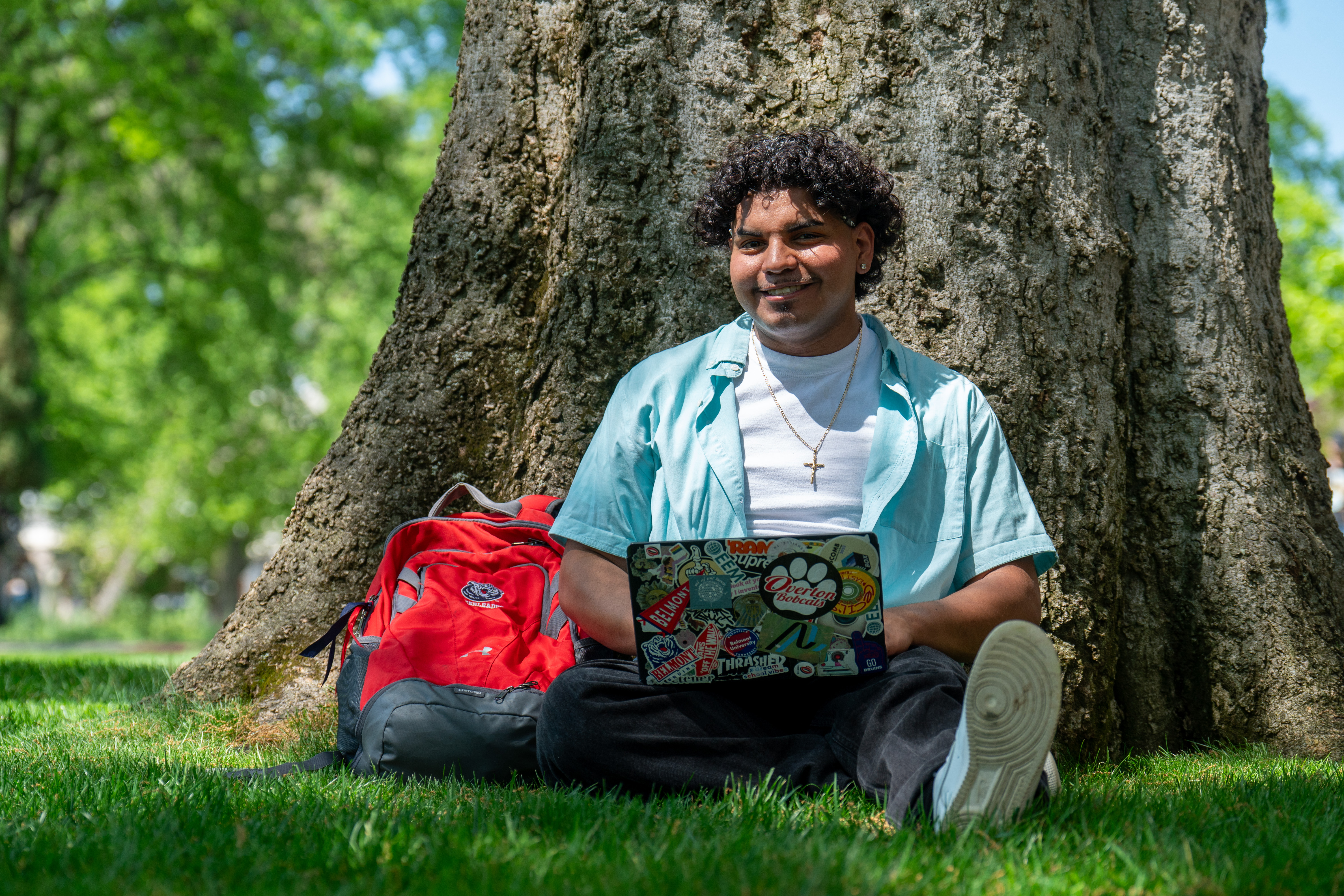 Ever Turcios taking a study break on Belmont's lawn