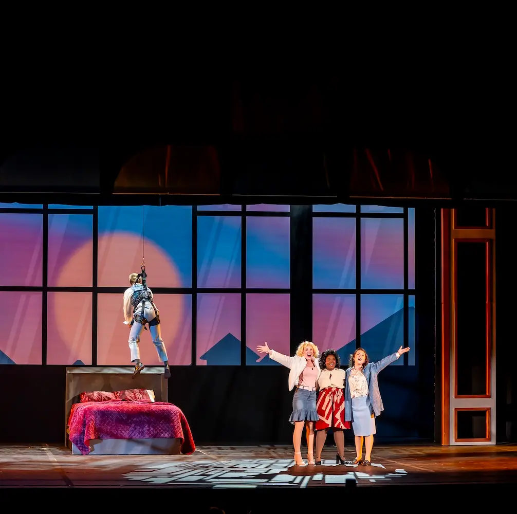 the cast of 9 to 5 performing on stage