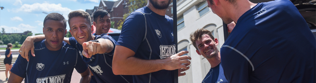 A photo of Belmont students volunteering on move-in day.