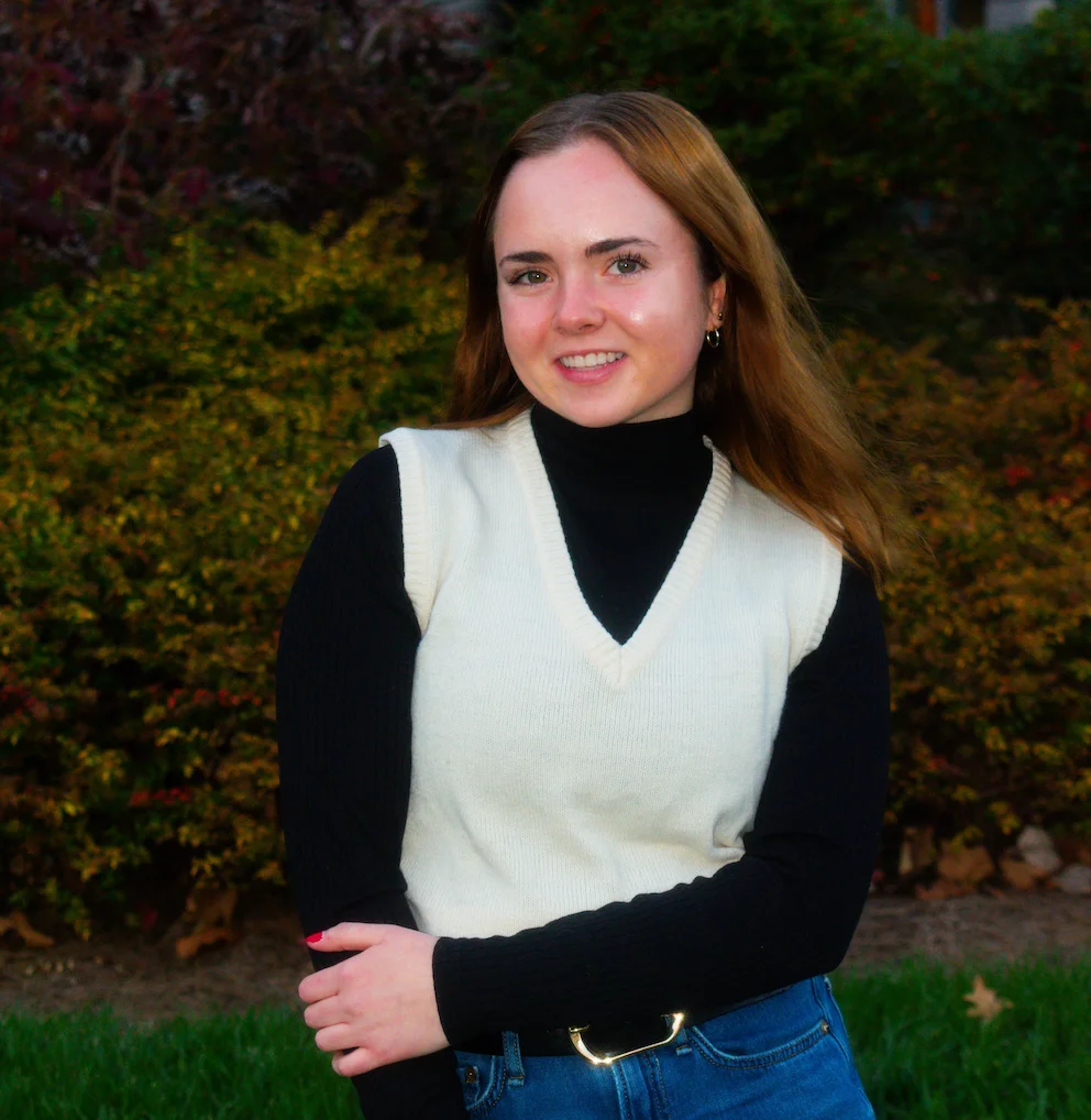 Sarah Moore Headshot