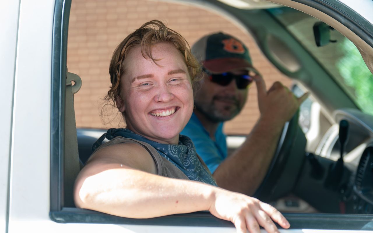 New Belmont student smiles during move-in