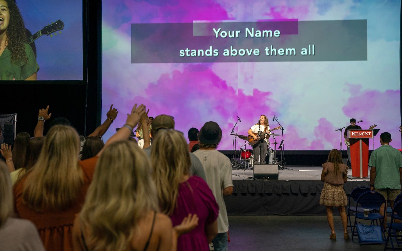 Belmont's opening church service for new students