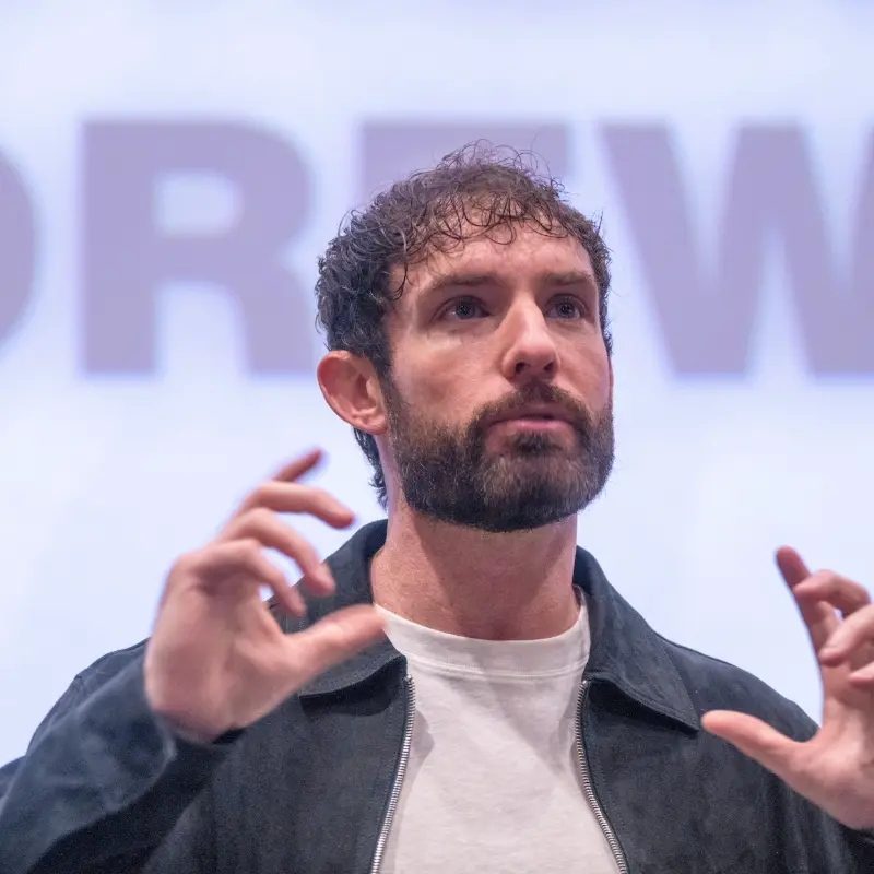 NBA TrainerDrew Hanlen engaging in a presentation