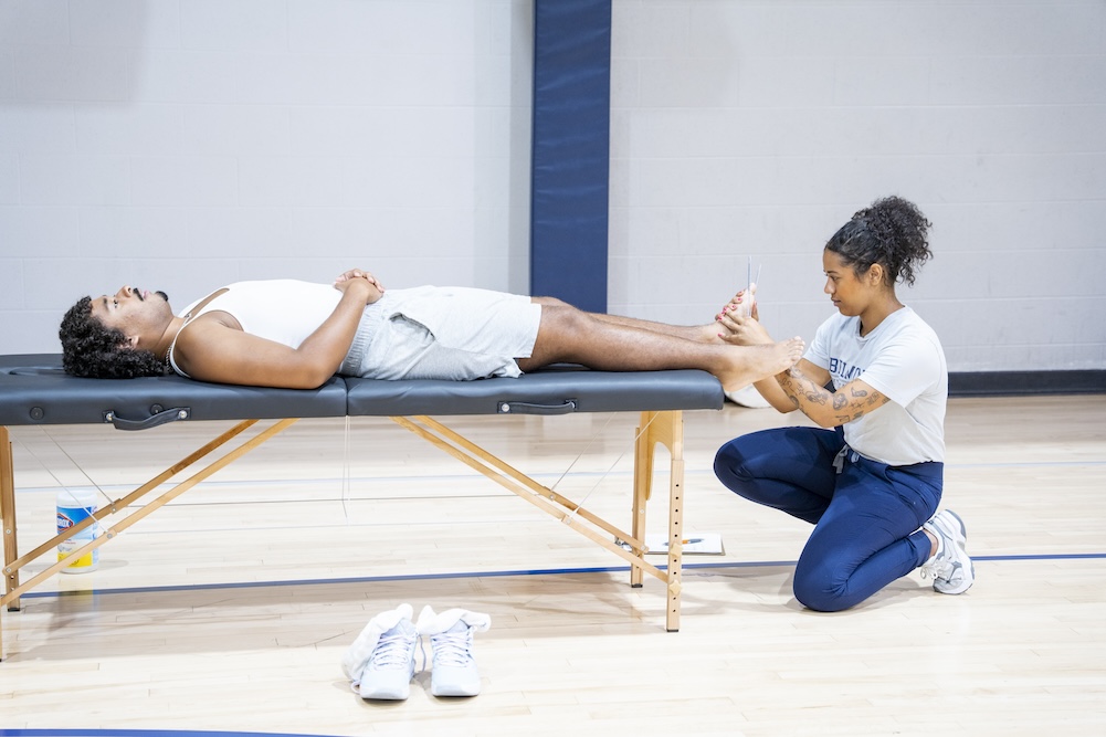 DPT student works with dancer