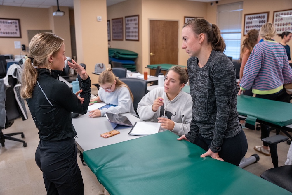 PT resident demonstrates a lesson to DPT students