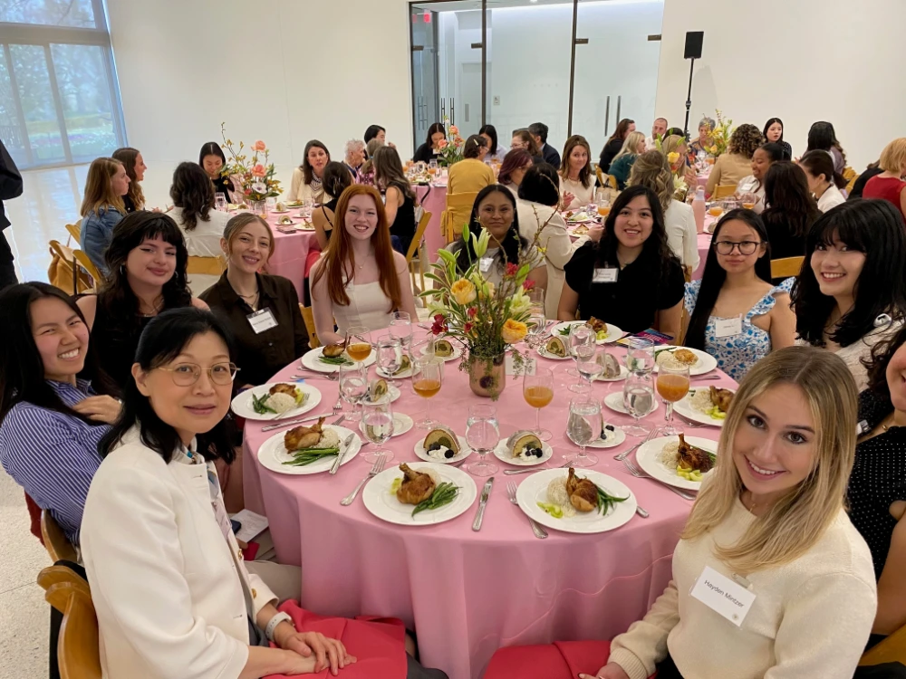Students at hte leadership forum sitting at lunch and smiling