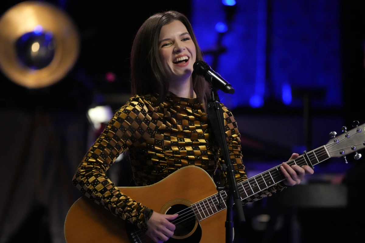 Abigayle Oakley performing